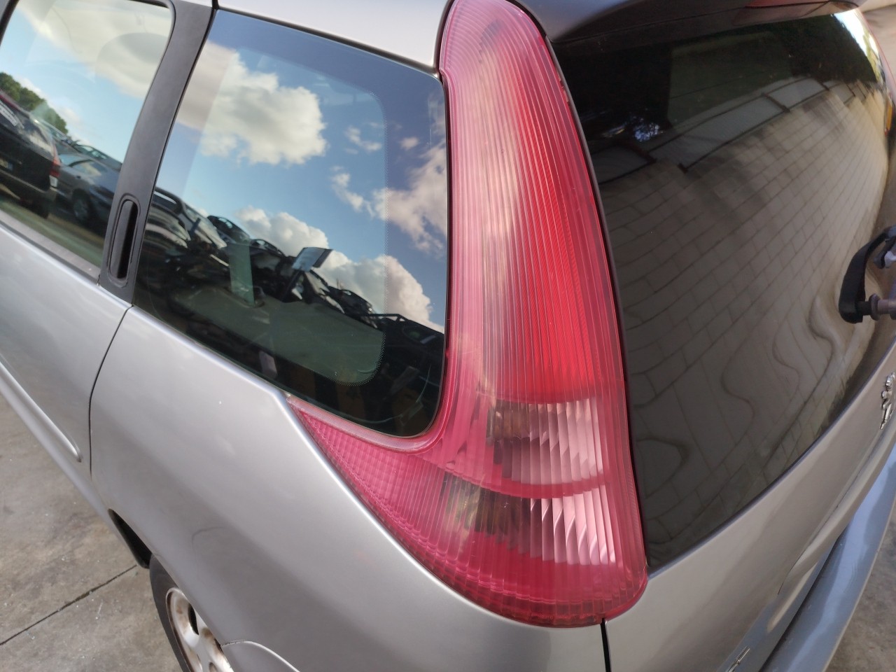 Feu arrière Gauche PEUGEOT 206 SW (2E/K) Imagem-0