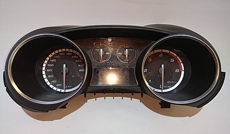 Quadro strumenti / Pannello strumenti ALFA ROMEO Giulietta (940_) Imagem-0