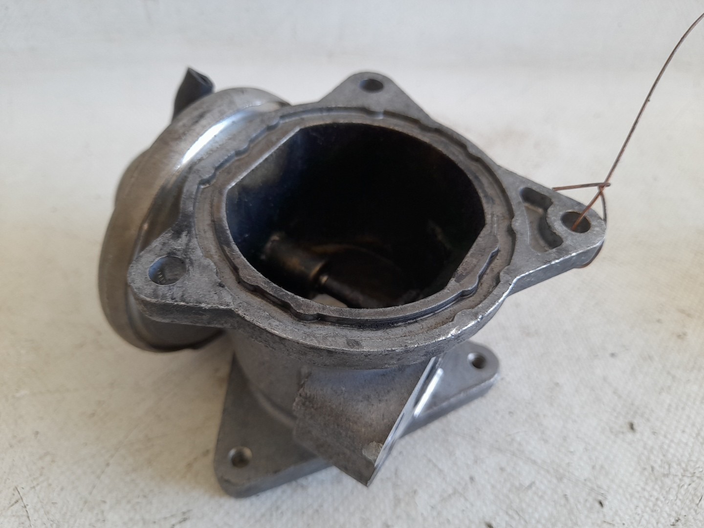 EGR valve AUDI A6 (4F2, C6) Imagem-1