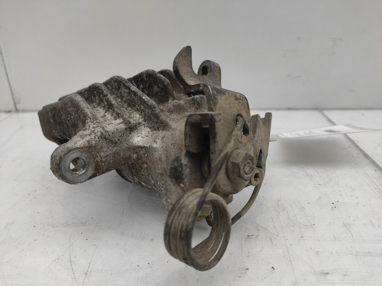 Right rear Brake Caliper VOLKSWAGEN Passat (3B3) Imagem-1