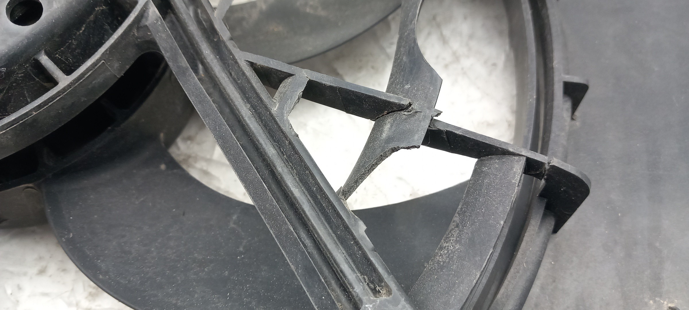 Cooling fan PEUGEOT 208 Imagem-2