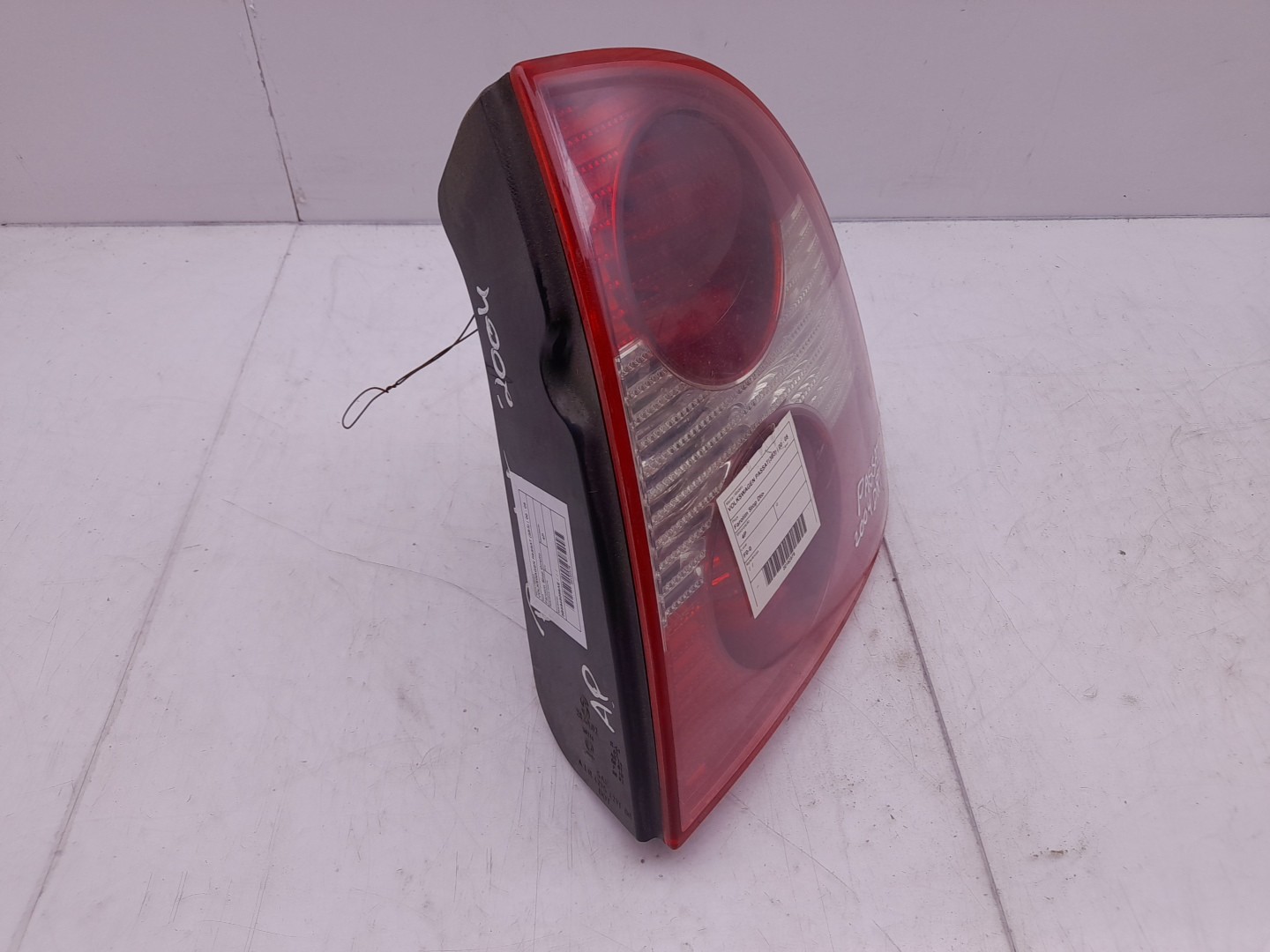 Right Tail light VOLKSWAGEN Passat (3B3) Imagem-1