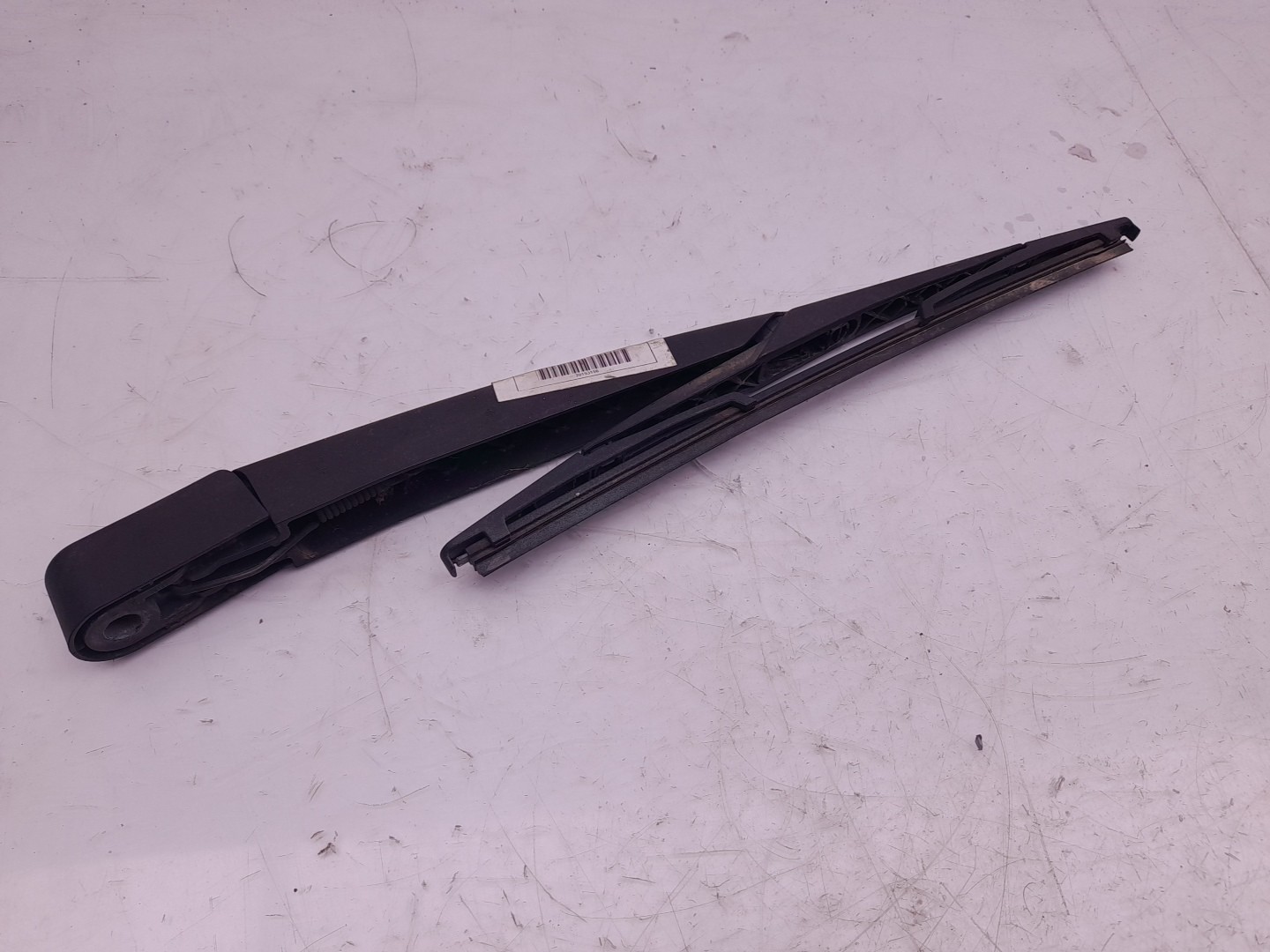 Rear wiper arm