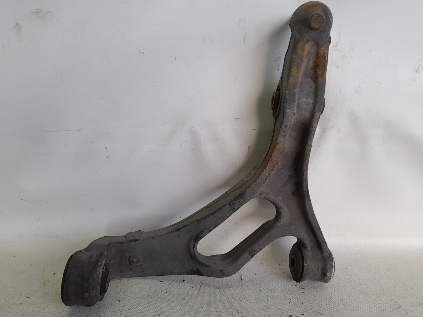 Bras de suspension Avant gauche VOLKSWAGEN Touareg (7L) Imagem-1