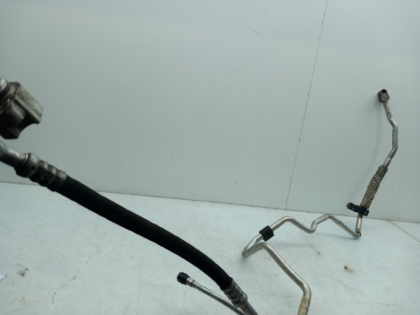 AC pipe SKODA Fabia II Hatchback (542, 5J) Imagem-1