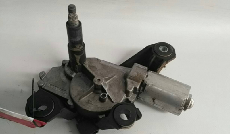 Essuie-glace moteur arrière