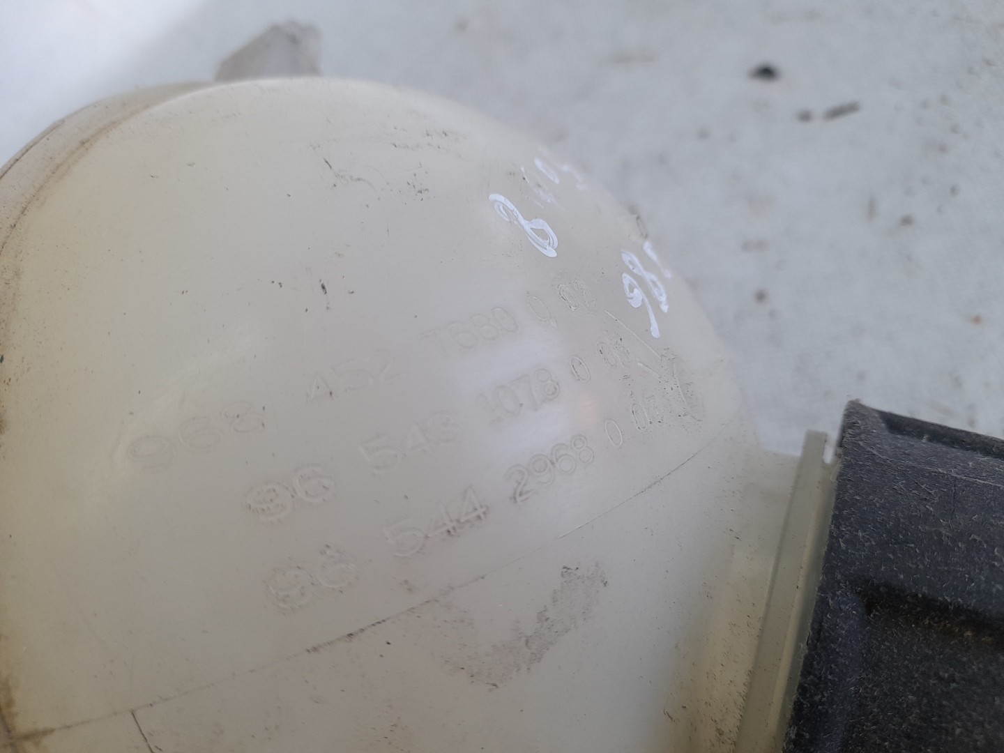 Coolant reservoir PEUGEOT 5008 I (0U_, 0E_) Imagem-2