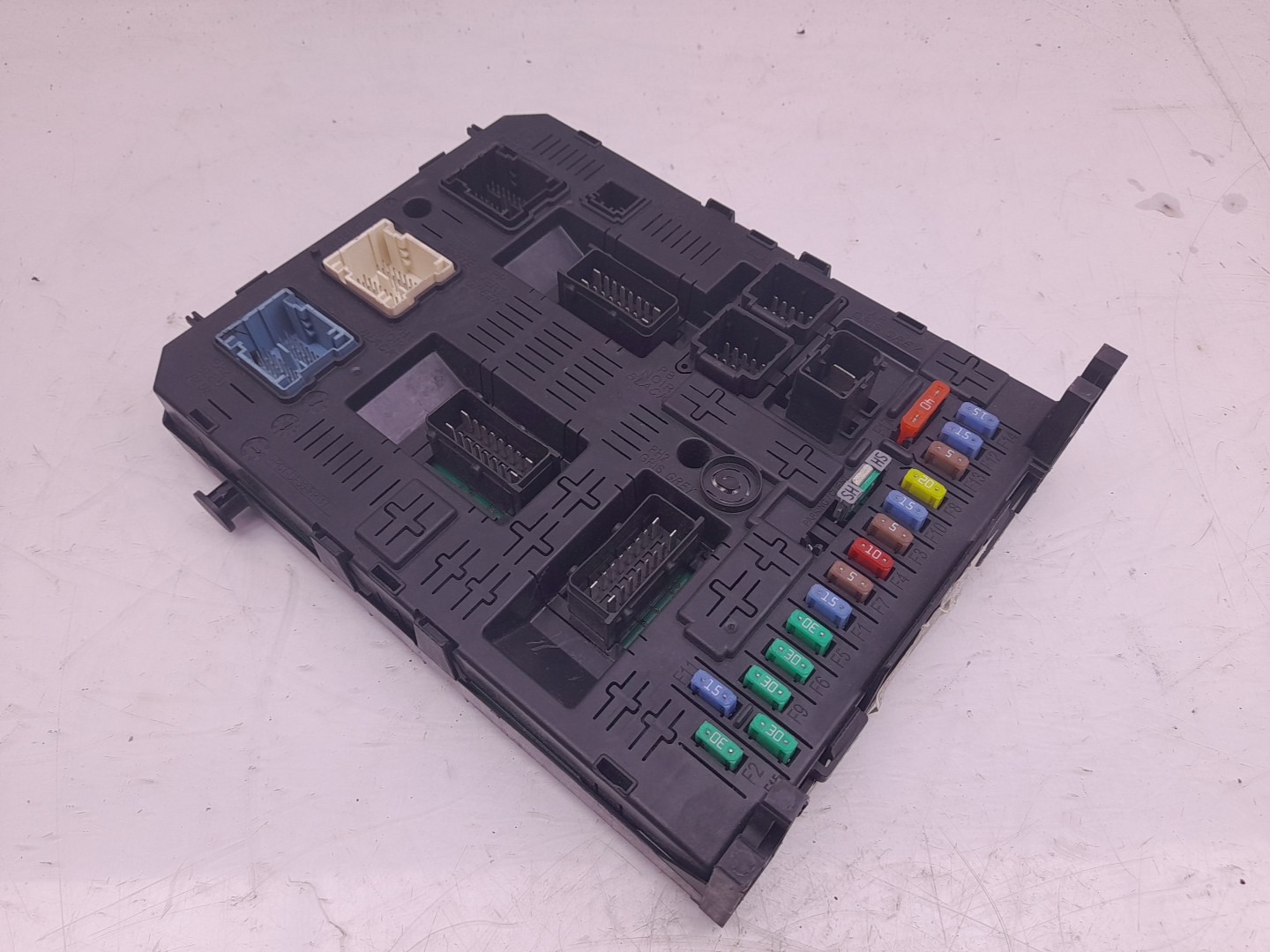 Caja fusibles / SAM / BSI PEUGEOT 5008 I (0U_, 0E_) Imagem-1