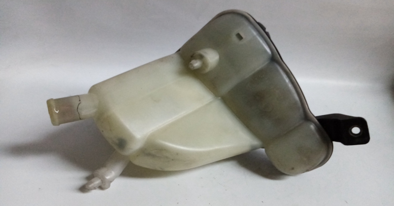 Coolant reservoir MERCEDES-BENZ Classe R (W251, V251) Imagem-1