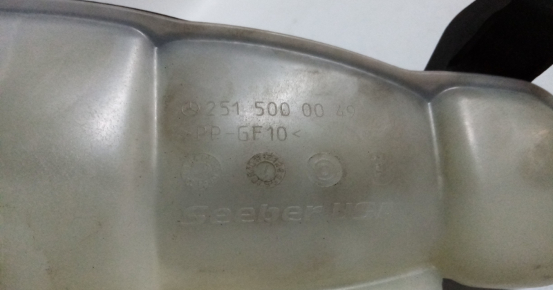 Coolant reservoir MERCEDES-BENZ Classe R (W251, V251) Imagem-2
