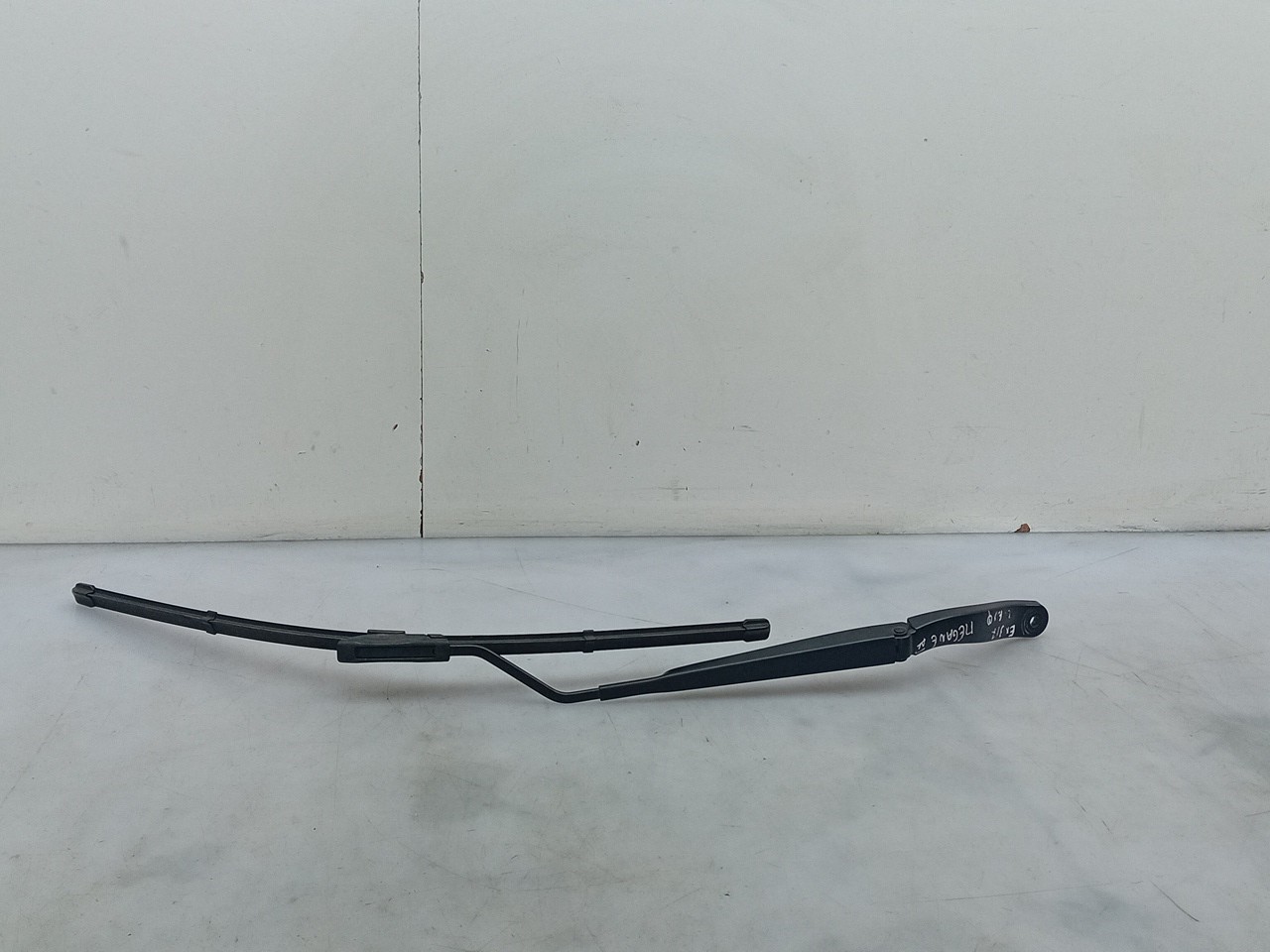 Windscreen wiper arm Left front RENAULT Megane IV (B9A/M_) Imagem-1
