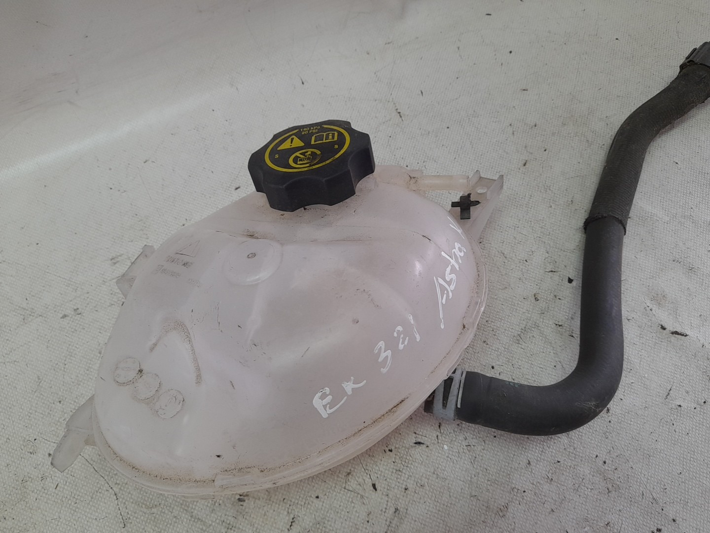 Coolant reservoir OPEL Astra K Imagem-1