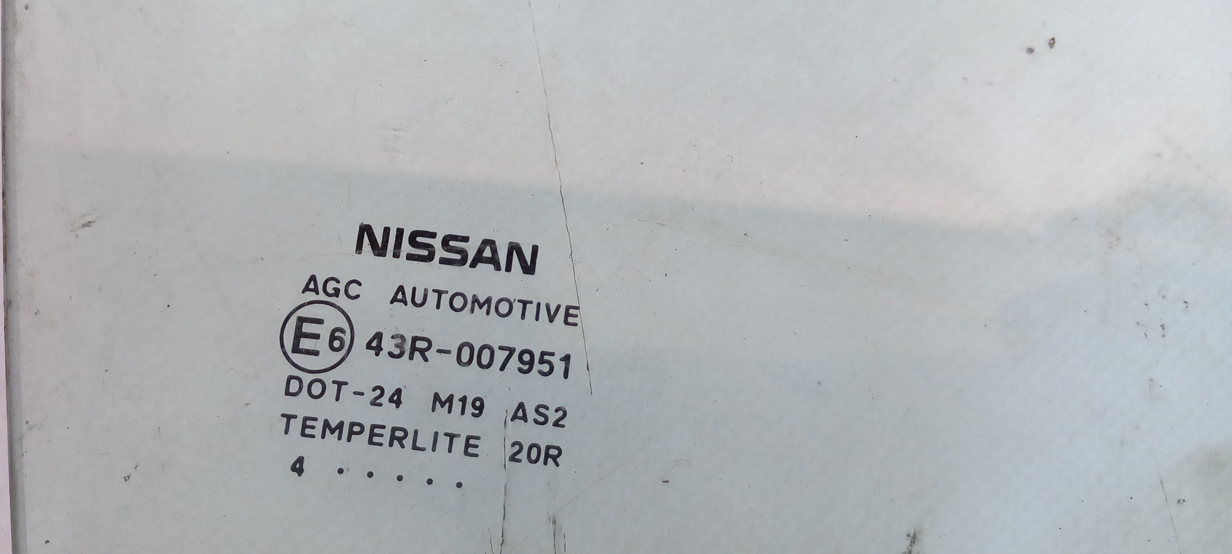 Right front door glass NISSAN Juke (F15) Imagem-1