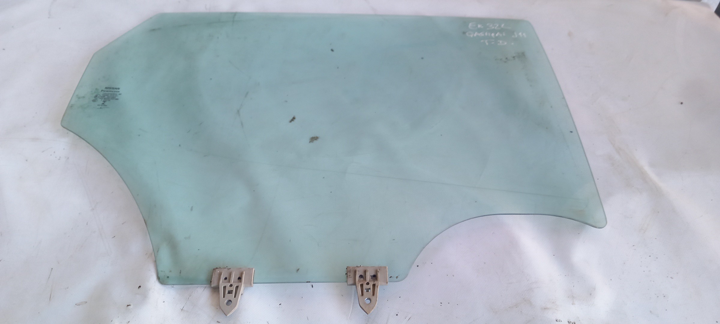 Right rear door glass