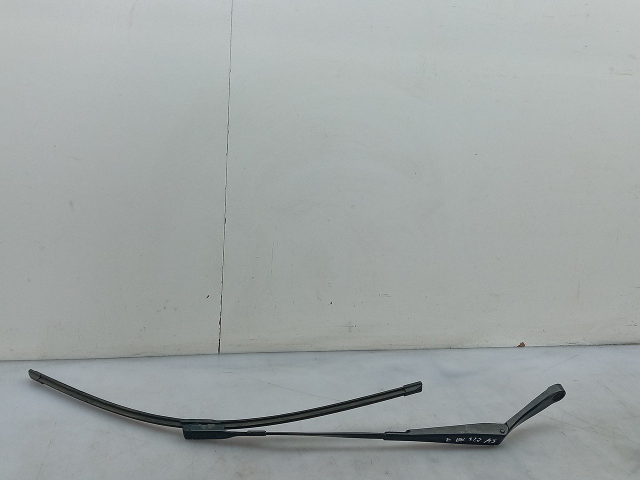 Windscreen wiper arm Left front