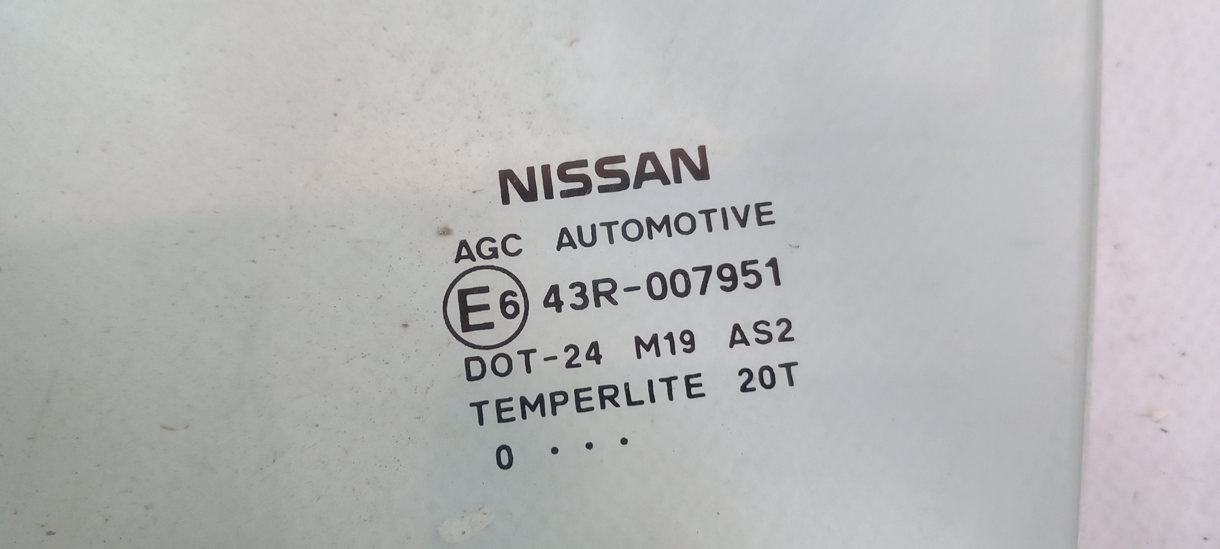 Vitre porte avant gauche NISSAN Juke (F15) Imagem-1
