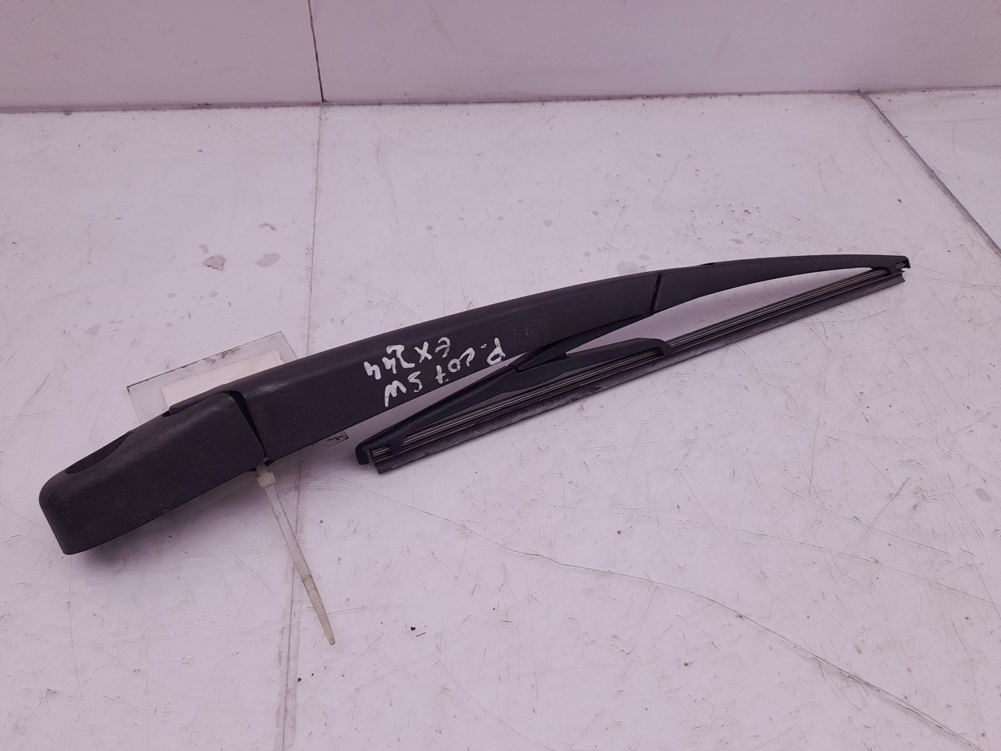 Haste / braço de escova limpa vidros trás