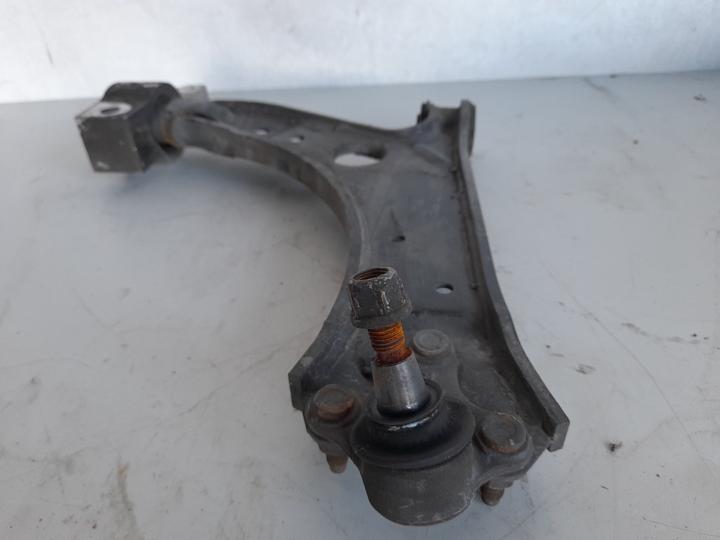 Bras de suspension Avant Droite VOLKSWAGEN Golf V Variant (1K5) Imagem-1