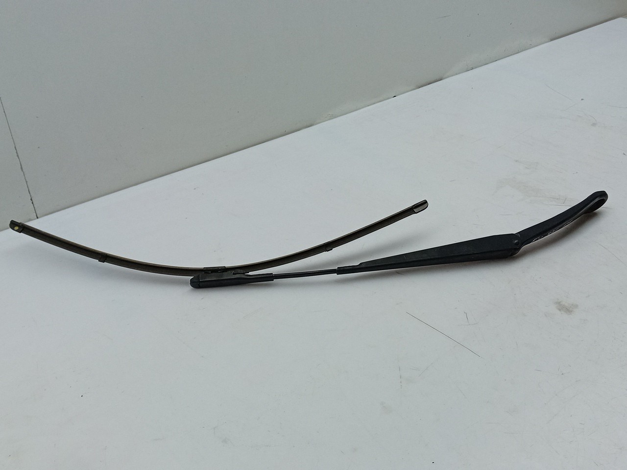 Windscreen wiper arm Left front MERCEDES-BENZ GLA (X156) Imagem-1
