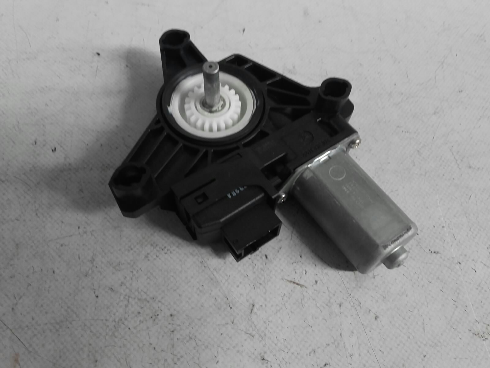 Right Rear  Door Window Regulator Motor MERCEDES-BENZ GLA (X156) Imagem-1