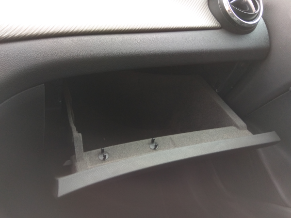 Glove Box / Compartment MERCEDES-BENZ GLA (X156) Imagem-1