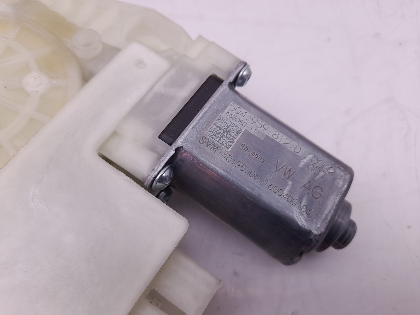 Motor vidro trás direito VOLKSWAGEN Golf VII (5G1, BQ1, BE1, BE2) Imagem-2