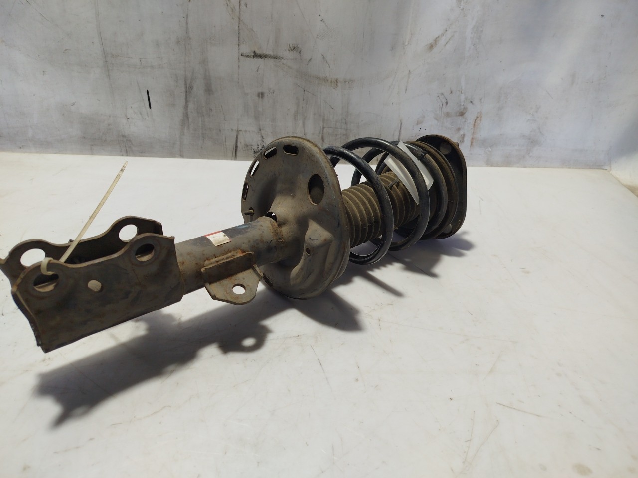 Right Front Shock Absorber TOYOTA Auris Hatchback (_E15_) Imagem-1