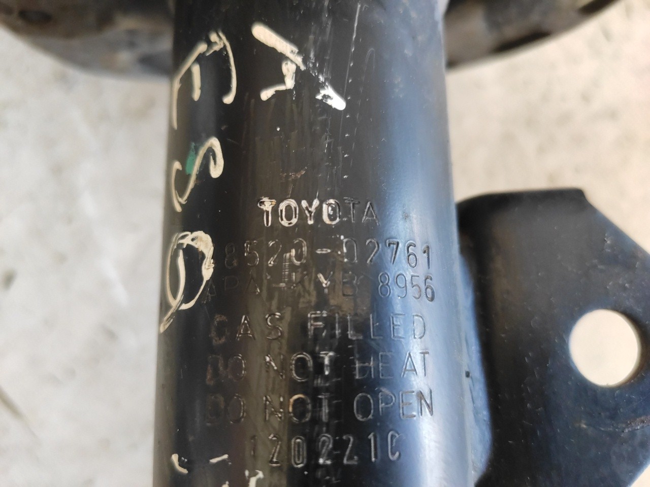 Left Front Shock Absorber TOYOTA Auris Hatchback (_E15_) Imagem-1