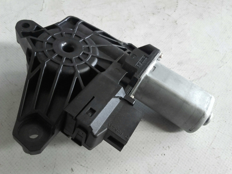 Motor vidro trás direito MERCEDES-BENZ Classe A (W176) Imagem-1