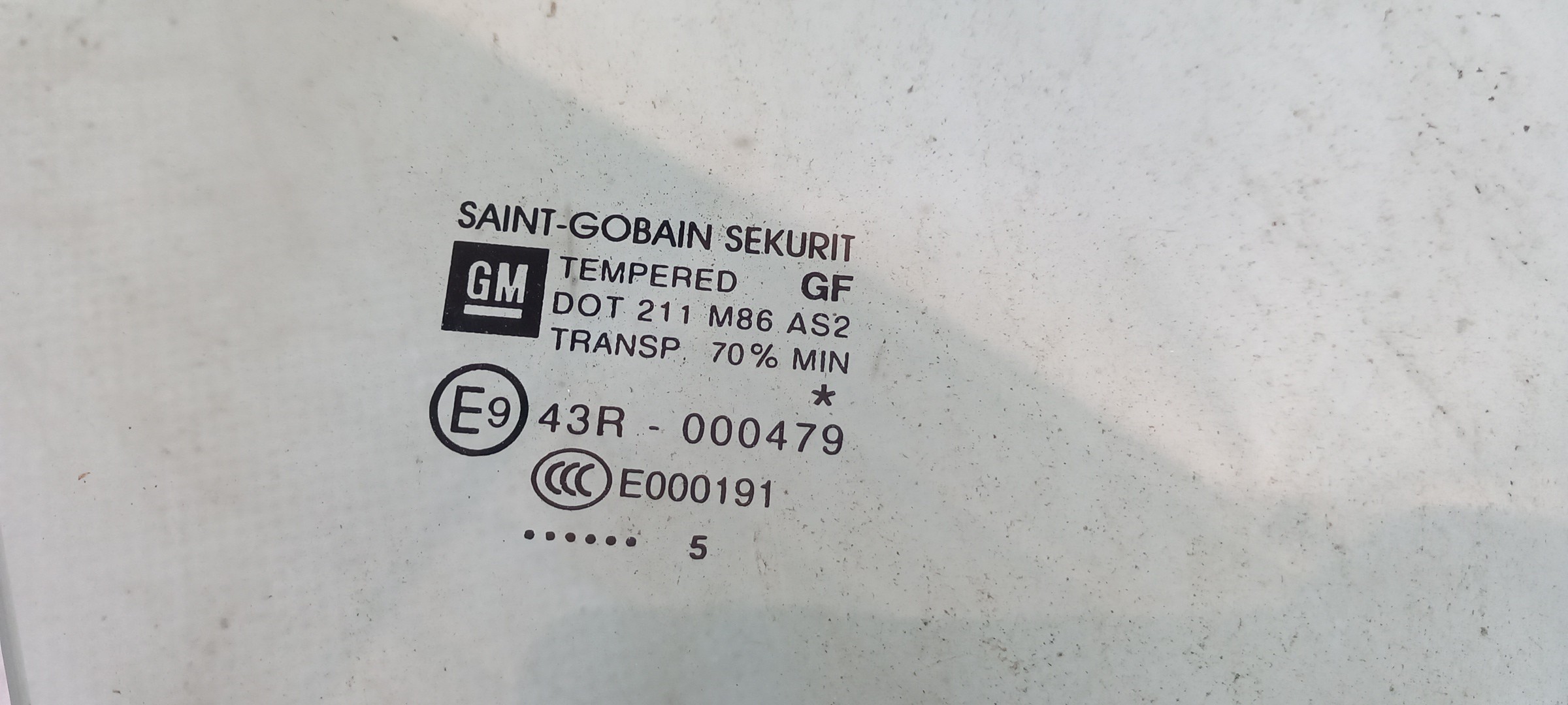 Right front door glass OPEL Corsa E Imagem-1