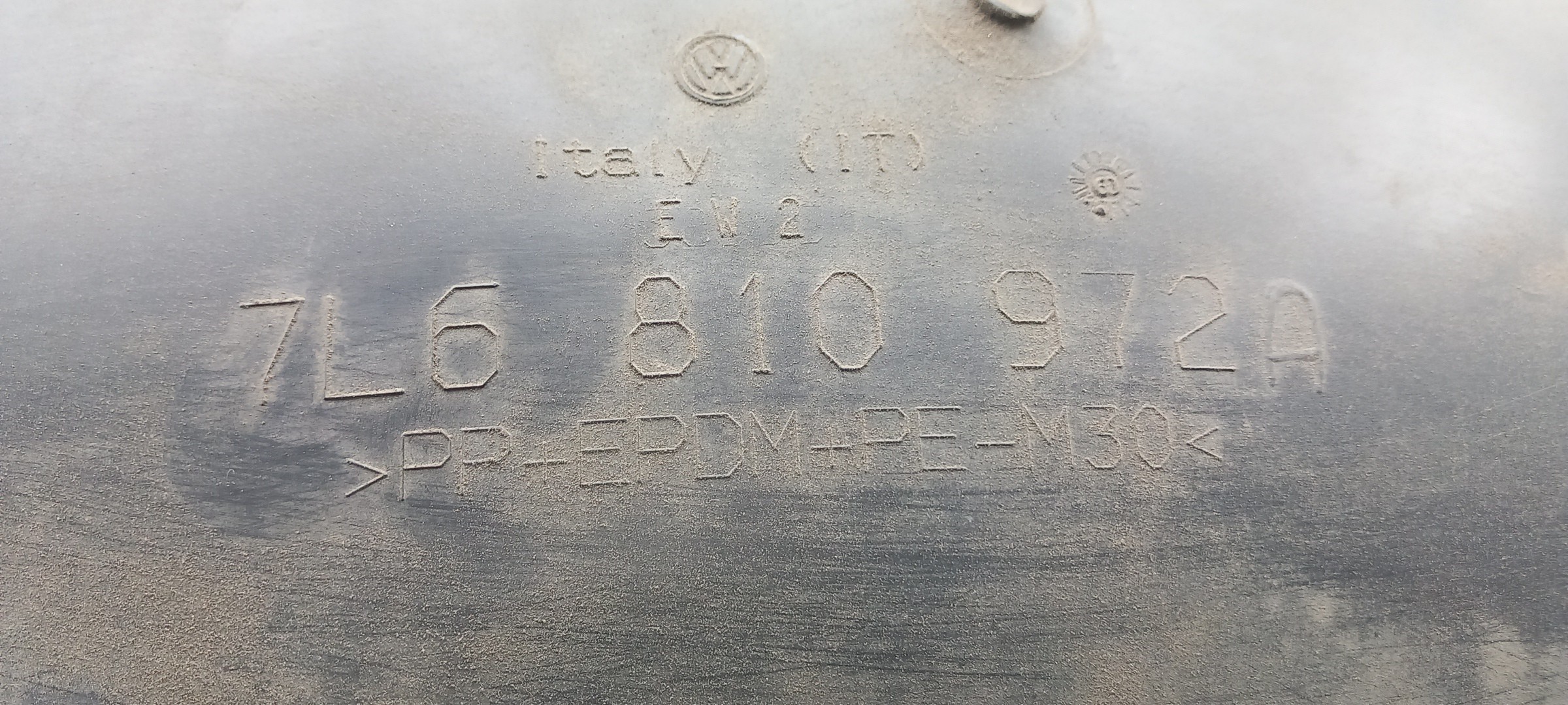 Paso rueda trasero derecho VOLKSWAGEN Touareg (7L) Imagem-1