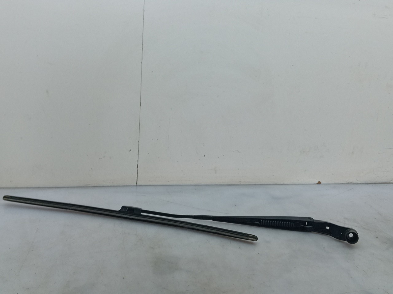 Windscreen wiper arm Left front NISSAN Note (E12) Imagem-1