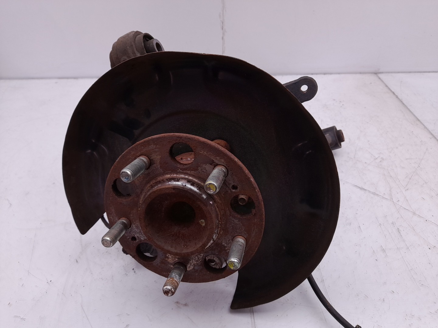 Left rear steering knuckle