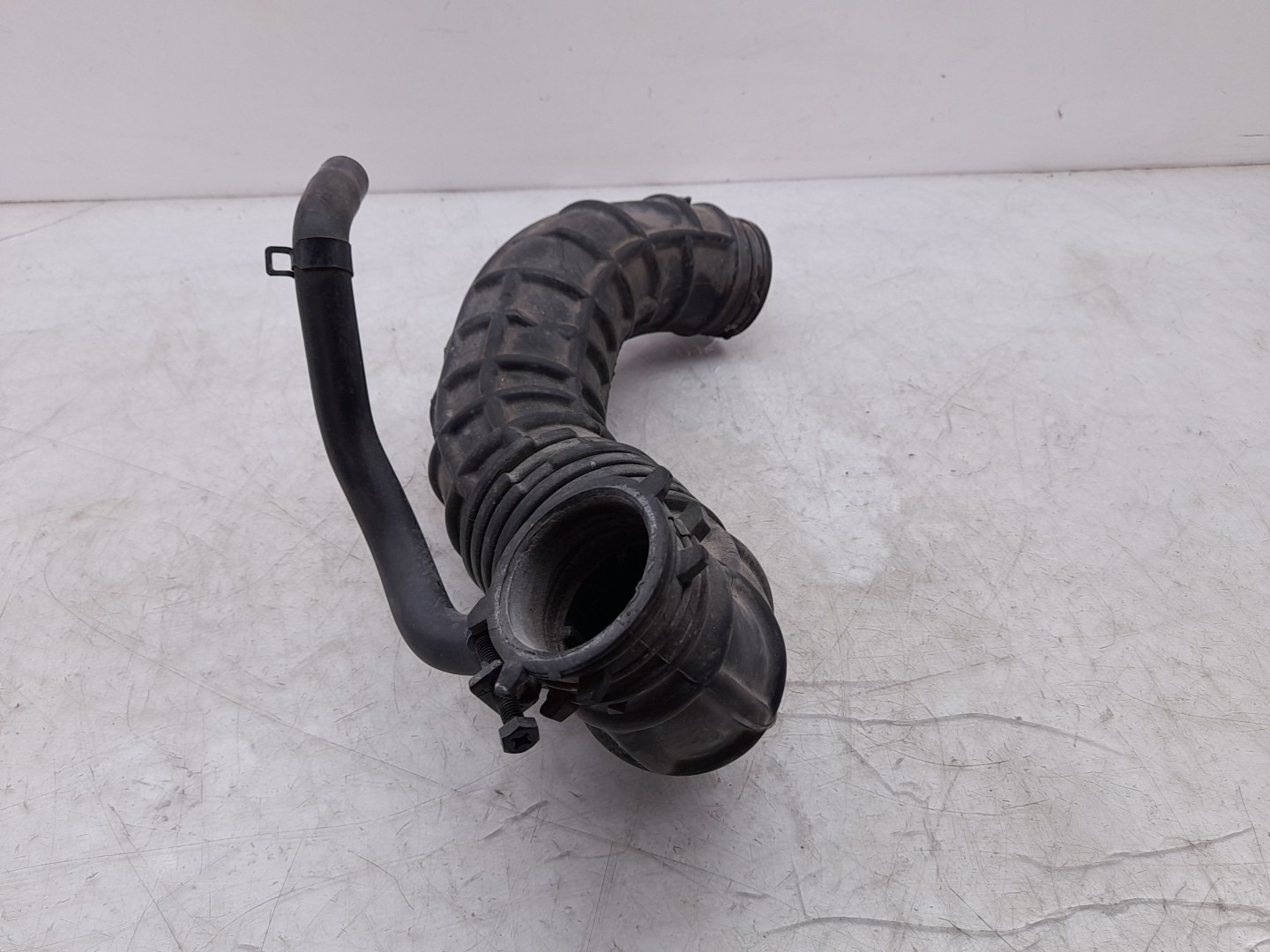 Tubo intercooler KIA Ceed (JD) Imagem-1