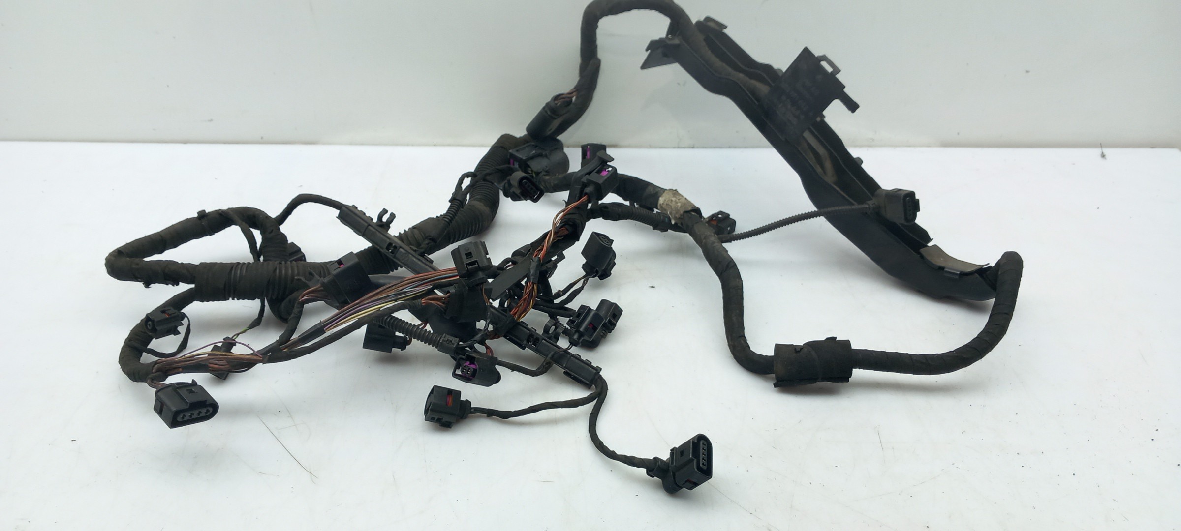 Engine electrical installation / engine wiring