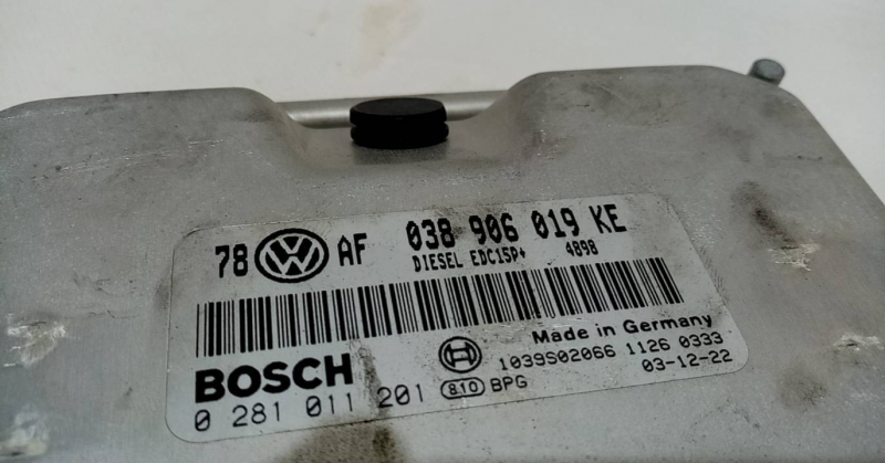 Centralina motor / ECU SKODA Superb I Sedan (3U4) Imagem-2