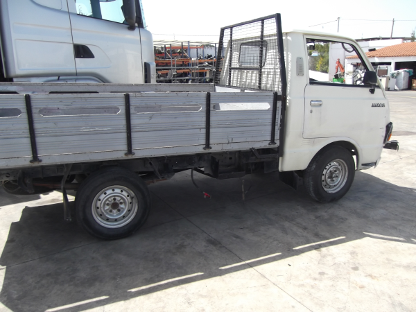 HiAce II  TOYOTA HiAce II (LH5_, YH7_, LH7_, LH6_, YH6_, YH5_) Imagem-1