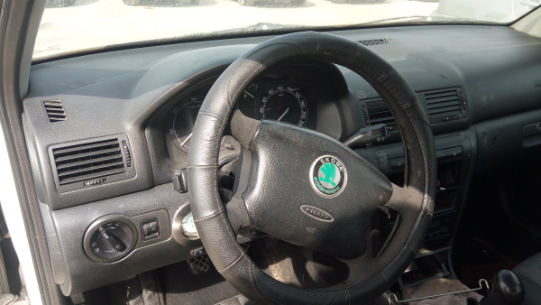Octavia I Hatchback  SKODA Octavia I Hatchback (1U2) Imagem-5