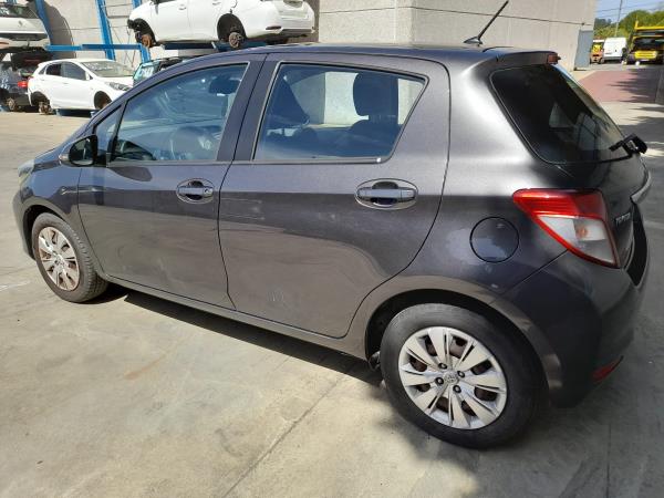Yaris  TOYOTA Yaris (_P13_) Imagem-4