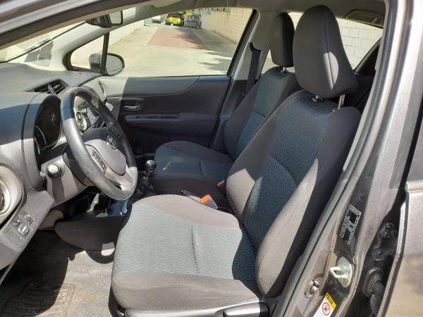 Yaris  TOYOTA Yaris (_P13_) Imagem-7