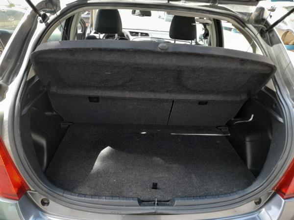 Yaris  TOYOTA Yaris (_P13_) Imagem-9
