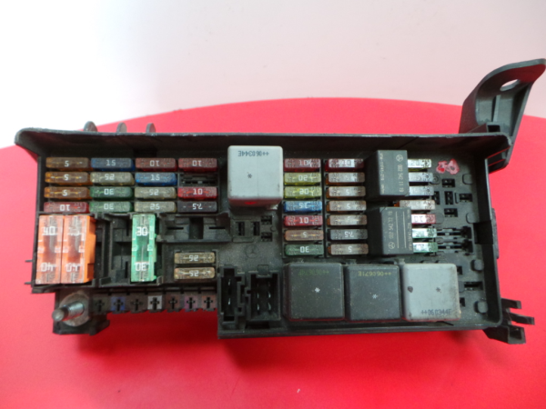 Boîte de fusibles / SAM / BSI MERCEDES-BENZ Classe C (W204) Imagem-2