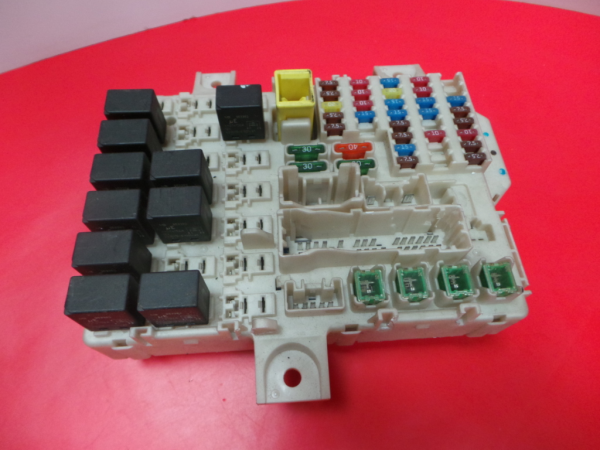 Boîte de fusibles / SAM / BSI MITSUBISHI Colt VI (Z3_A, Z2_A) Imagem-1