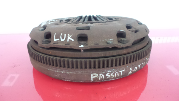 Volante motor VOLKSWAGEN Passat (3C2) Imagem-1