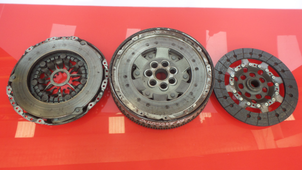 Volante motor RENAULT Megane III Grandtour (KZ0/1) Imagem-2