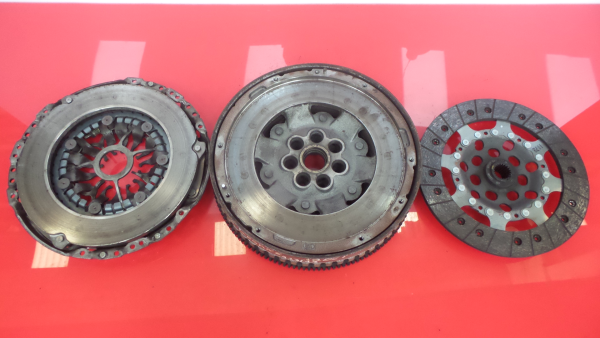 Volante motor RENAULT Megane III (BZ0_) Imagem-2