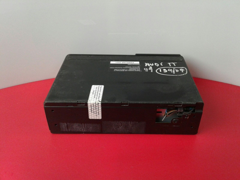 Lettore CD / Scatola AUDI TT (8N3) Imagem-1