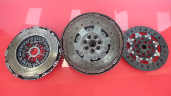 Volante motor RENAULT Megane III Coupé (DZ0/1_) Imagem-2