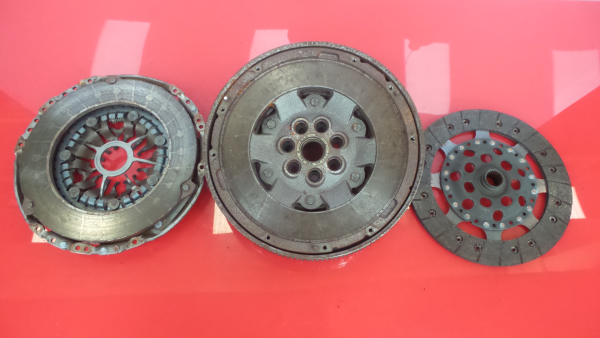 Volante motor RENAULT Megane III (BZ0_) Imagem-2