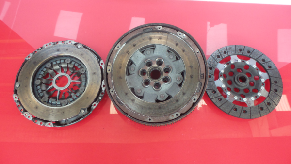 Volante motor RENAULT Grand Scénic III (JZ0/1_) Imagem-2